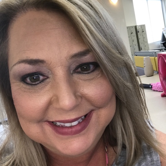 Meet your Posher, Renee - Picture 3 of 4